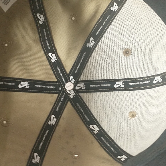 Snapback - Picture 2 of 5